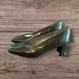 Vaneli Women’s Closed Toe Pump Metallic Olive Green Size 8.5 M NEW Heels VTG